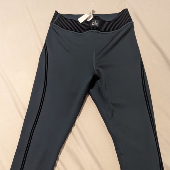 AIRLIFT HIGH-WAIST 7/8 LINE UP LEGGING Midnight Green M (sold out online) NWOT - Picture 1 of 2
